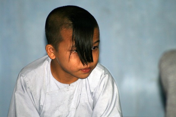 Jeune moine dans la Pagode Thien Mu à Hué