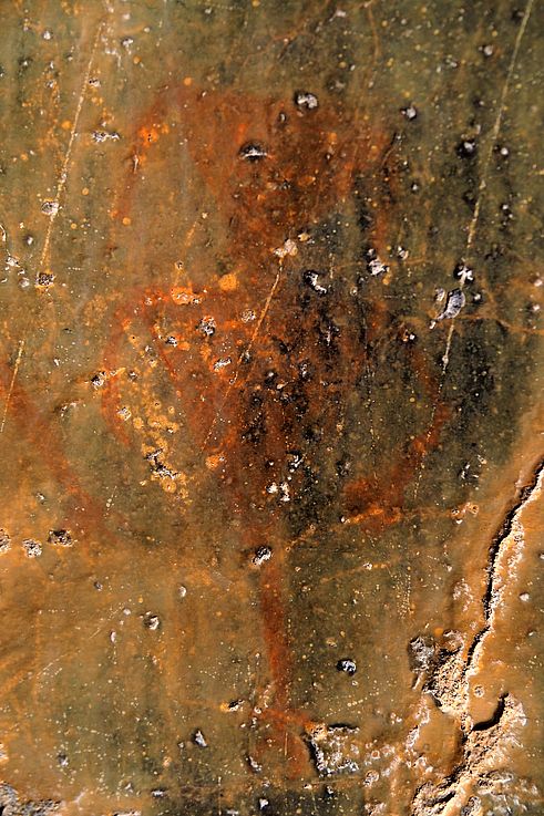 Peinture rupestre indigène sur les parois rocheuses de Grotto Canyon.