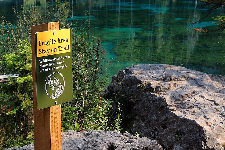 Panneau de protection environnementale aux lacs Grassi.