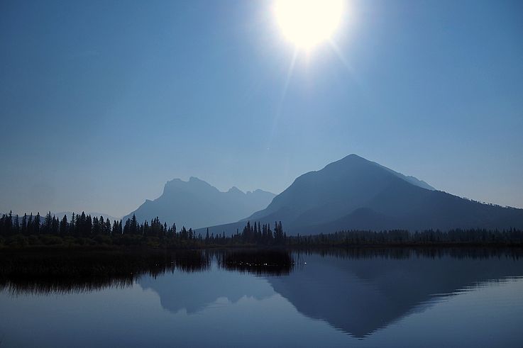 Reflet du mont Rundle sur les lacs Vermilion, à Banff.
