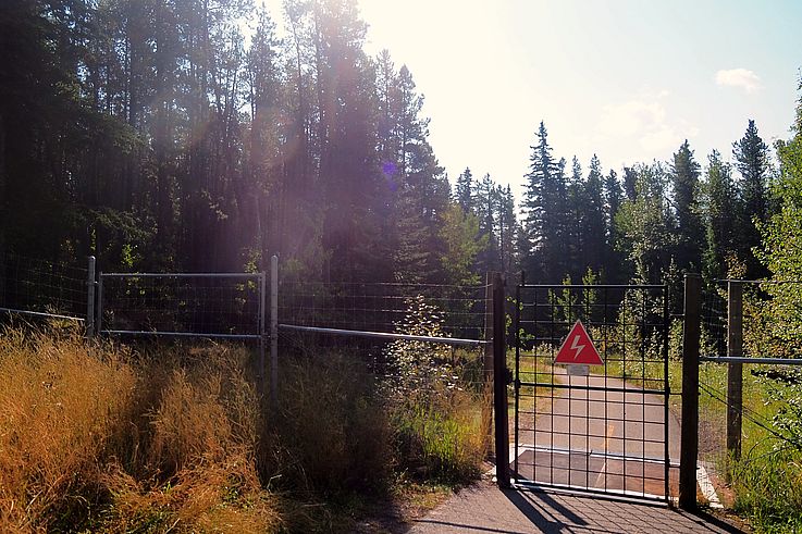 Clôture électrique sur le Banff Heritage Trail.