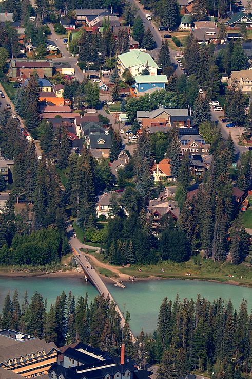 Vue sur la ville de Banff et la rivière Bow depuis Sulphur Mountain.