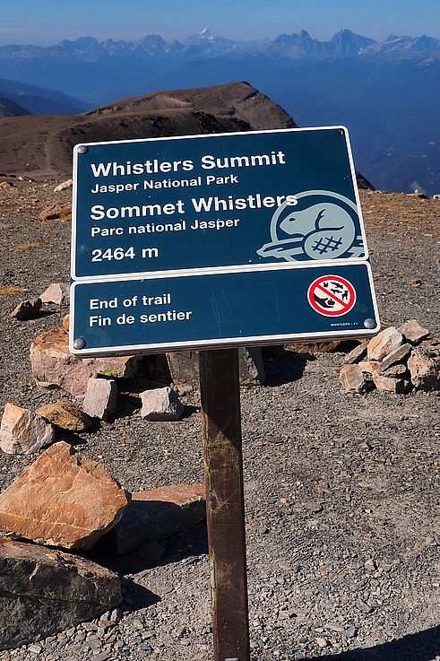Panneau signalétique du sommet Whistlers dans le parc national Jasper.