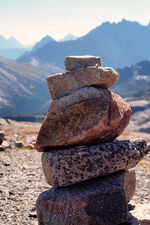Cairn au sommet de The Whistlers, parc national Jasper.