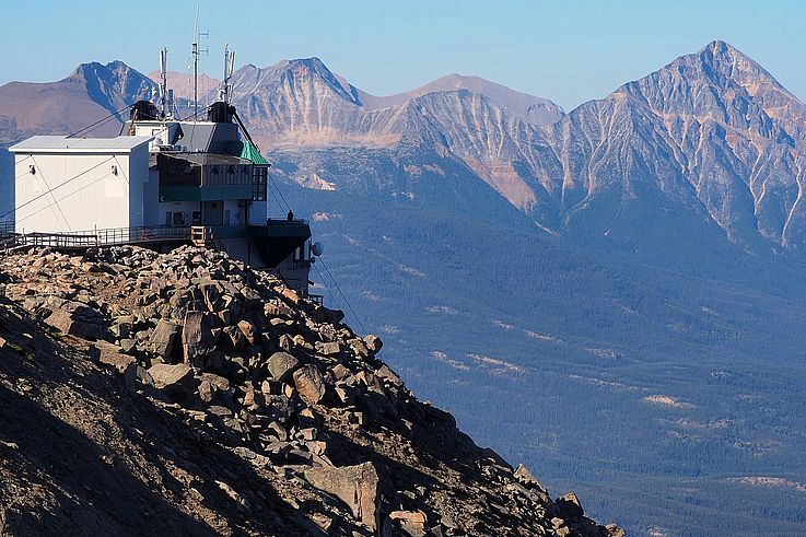 Station supérieure du Jasper Skytram au sommet de Whistlers Mountain dans les Rocheuses.