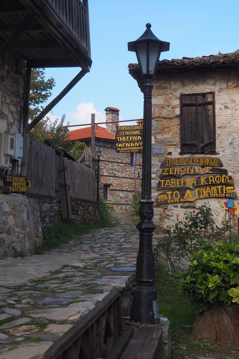 Dans le village de Paleos Panteleimonas