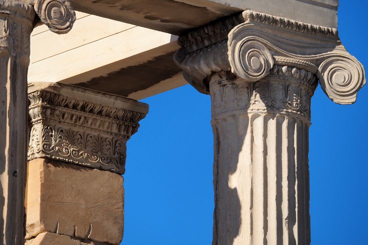 El templo Erecteión de la Acrópolis en Atenas