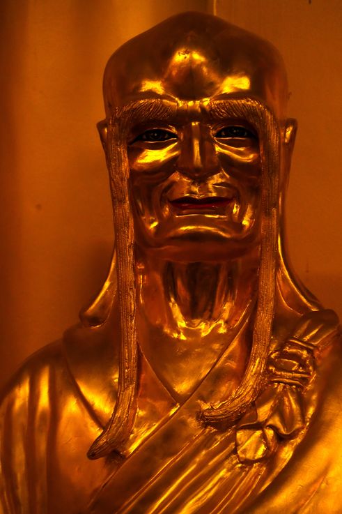 Statue dorée d'un moine bouddhiste au temple Kek Lok Si, Georgetown.
Altitude : 59 mètres