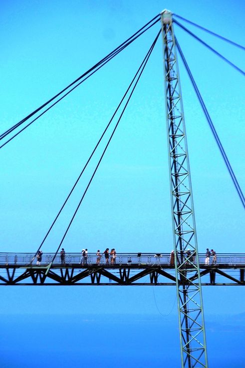 Passants sur le Langkawi Sky Bridge.
Altitude : 636 mètres