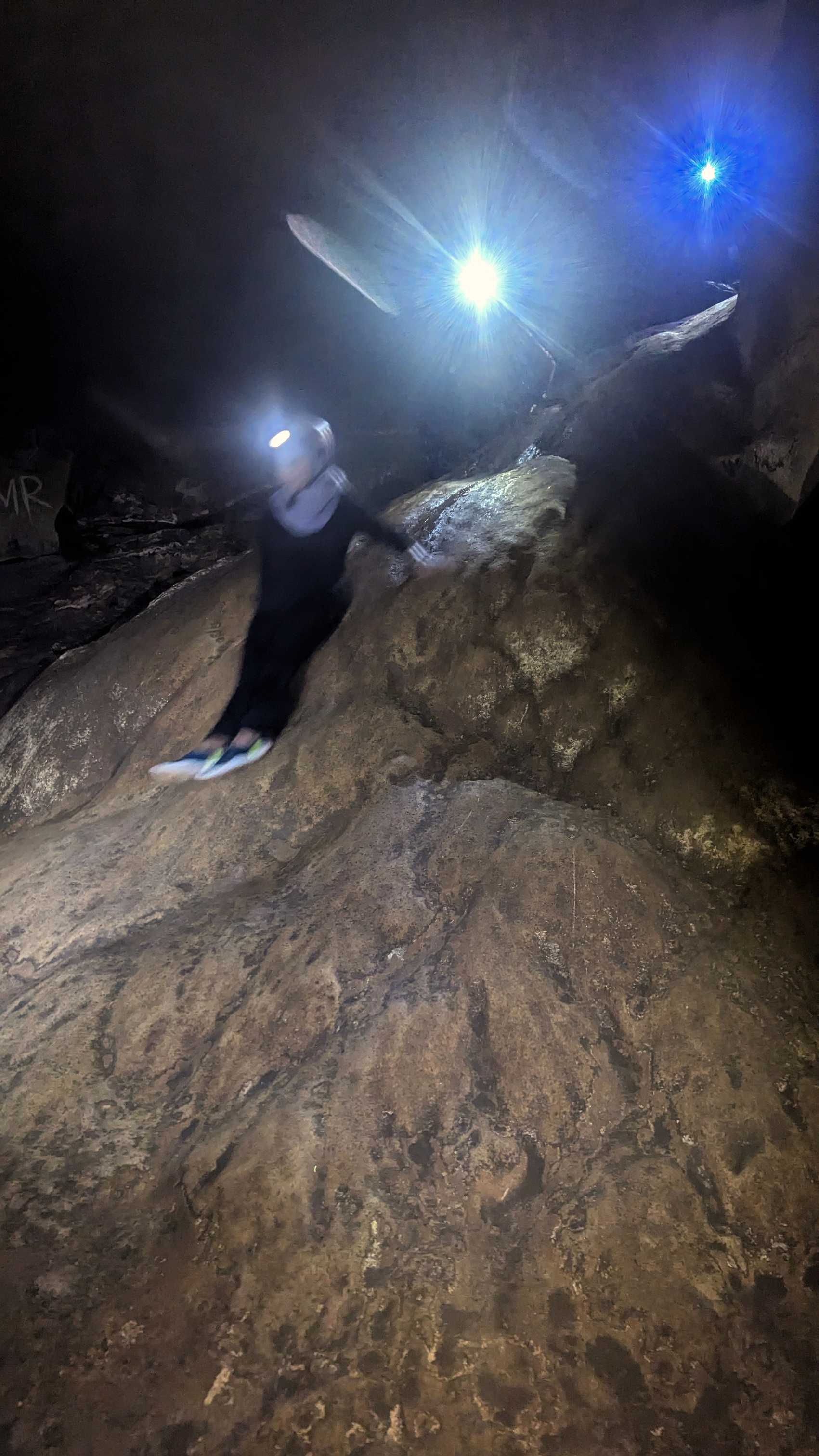 Personne en spéléologie dans la grotte de Gua Tempurung, Kampar.
Altitude : 67 mètres