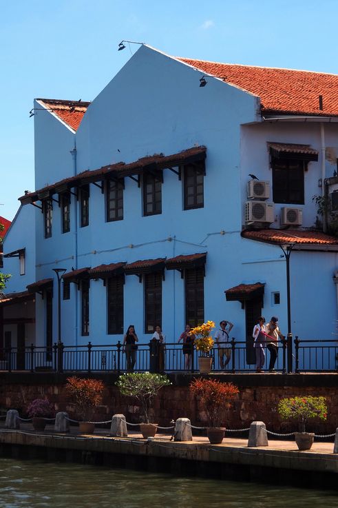 Bâtiment à la façade bleue le long de la rivière de Melaka.
Altitude : 3 mètres