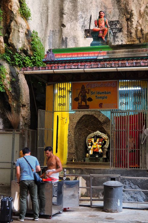 Statues du temple Sri Idumban des Batu Caves.
Altitude : 121 mètres