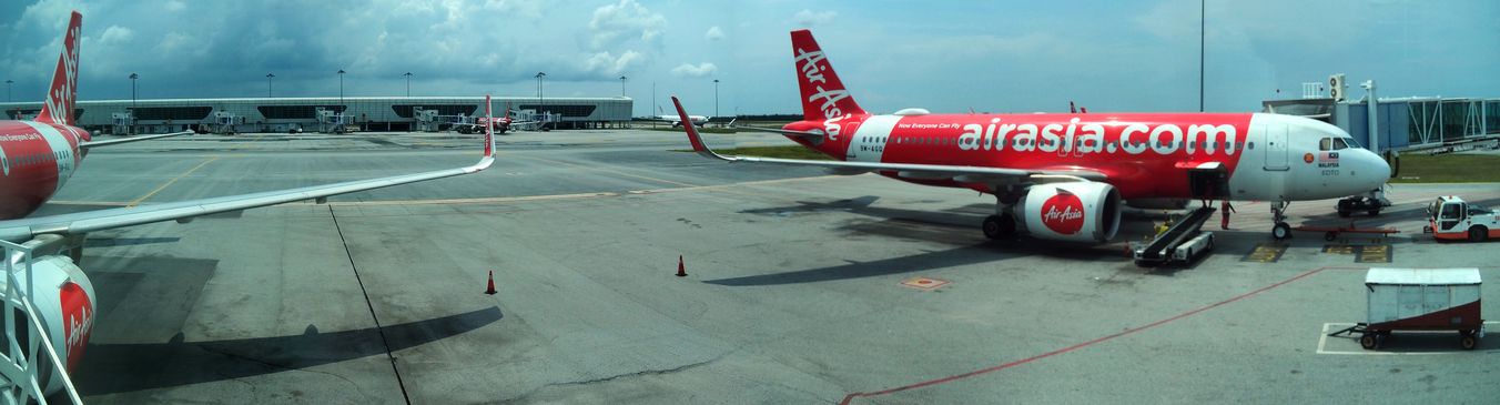 Avions AirAsia au terminal KLIA2 de l'aéroport de Sepang.
Altitude : 3 mètres