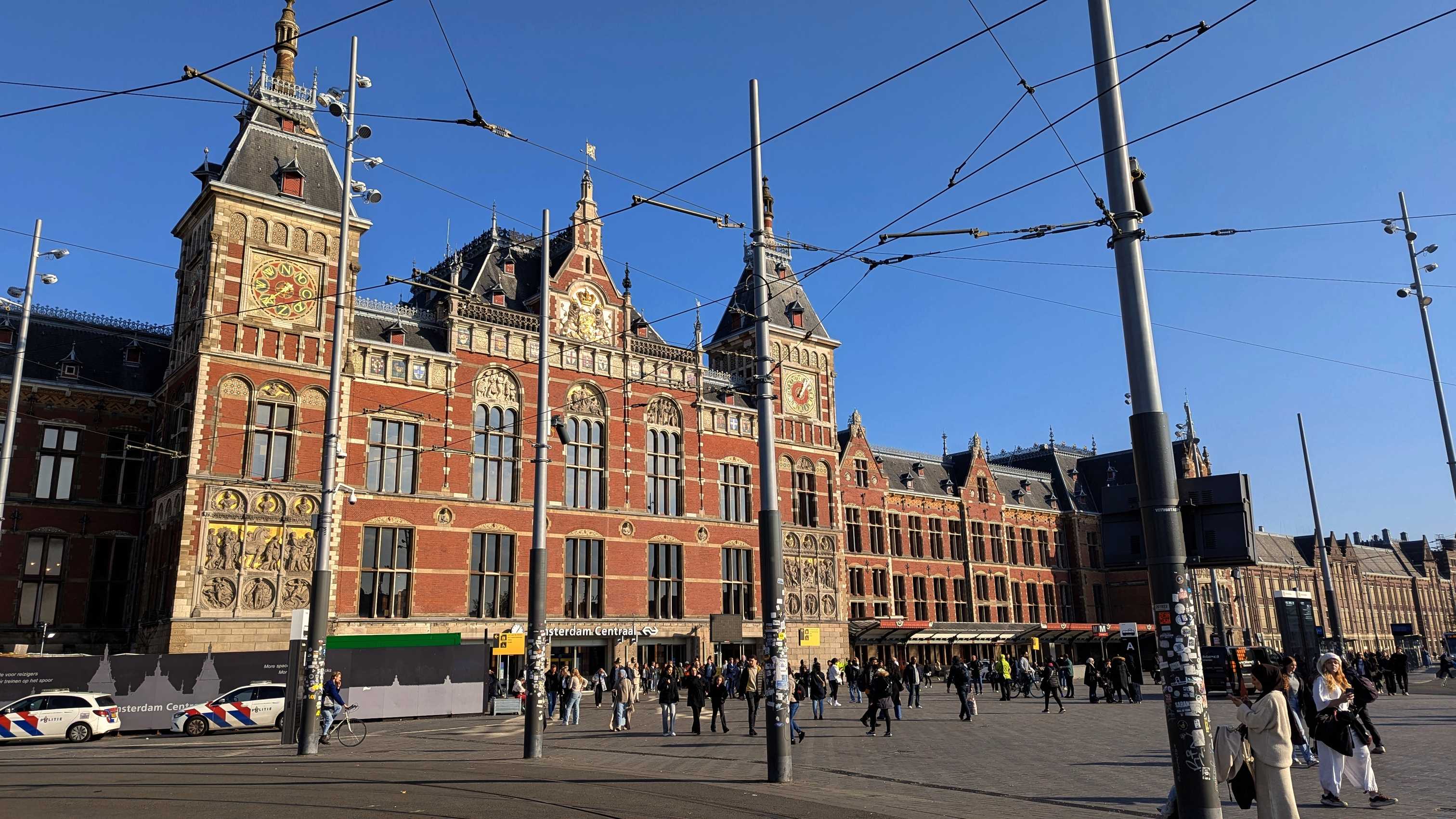 Bâtiment de la gare centrale d'Amsterdam.
Altitude : 47 mètres