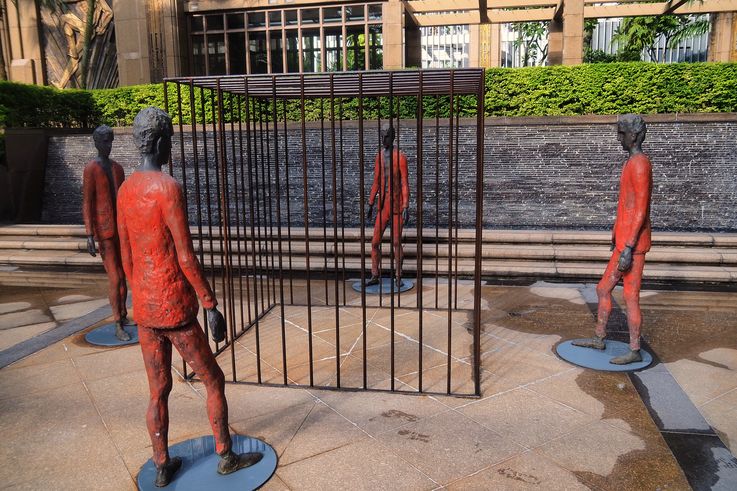 Sculptures de Roberto Barni, The Gate of Hope, au Parkview Square.
Altitude : 13 mètres