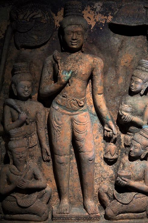 Bas-relief d'offrandes au prince dans le Temple de la Relique de la Dent de Bouddha.
Altitude : 15 mètres