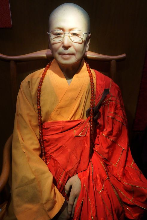 Statue du moine Jing Xin au Buddha Tooth Relic Temple, Chinatown.