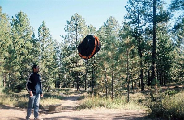 Montage de tente au camping Sunset de Bryce Canyon...